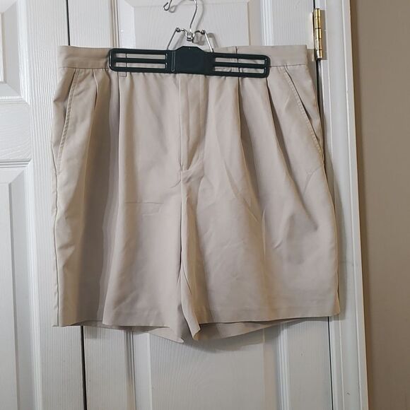 Izod light tan pleated front casual cruise beach shorts  Sz 36 - Picture 1 of 5